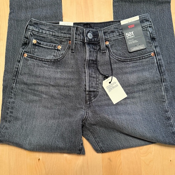 NWT Levi’s 501 Skinny Jeans - women’s 26x30 - Picture 3 of 12